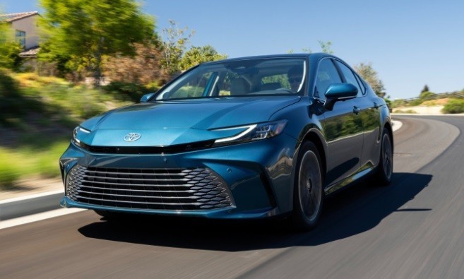 xehay toyota camry 2025 nhan coc 220824 1 Đại lý thông báo nhận cọc Toyota Camry 2025: Sẽ có 3 phiên bản cùng 2 tùy chọn động cơ